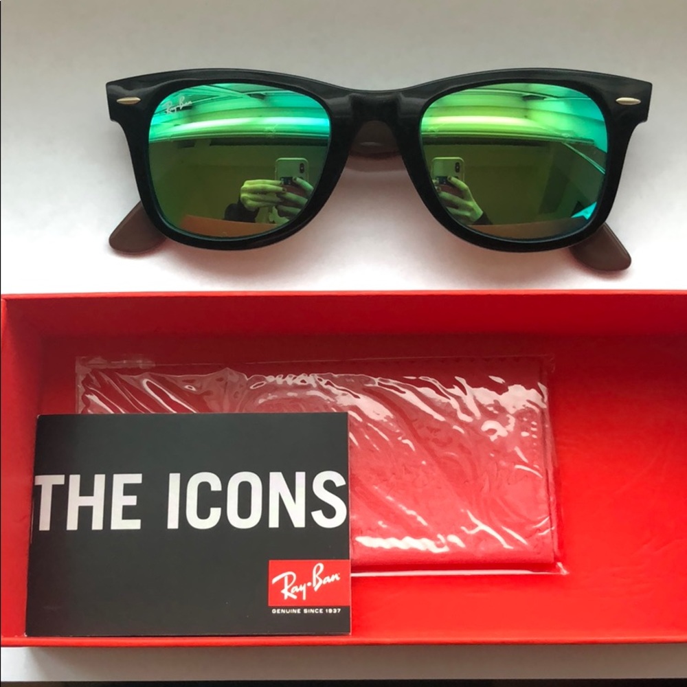 ✨BRAND NEW green reflective wayfarer Ray-Bans✨